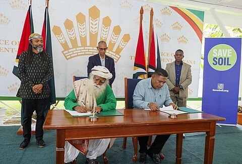 Sadhguru stimulates horticultural sector to take action towards a 'Conscious Planet'.