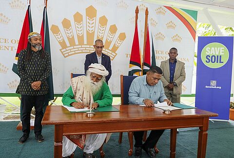 Sadhguru stimulates horticultural sector to take action towards a 'Conscious Planet'.
