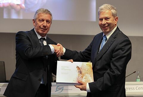 Koppert presents new edition of book Knowing & Recognizing