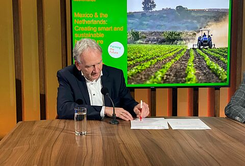 Mexican Ceickor, World Horti Center and Koppert sign MoU