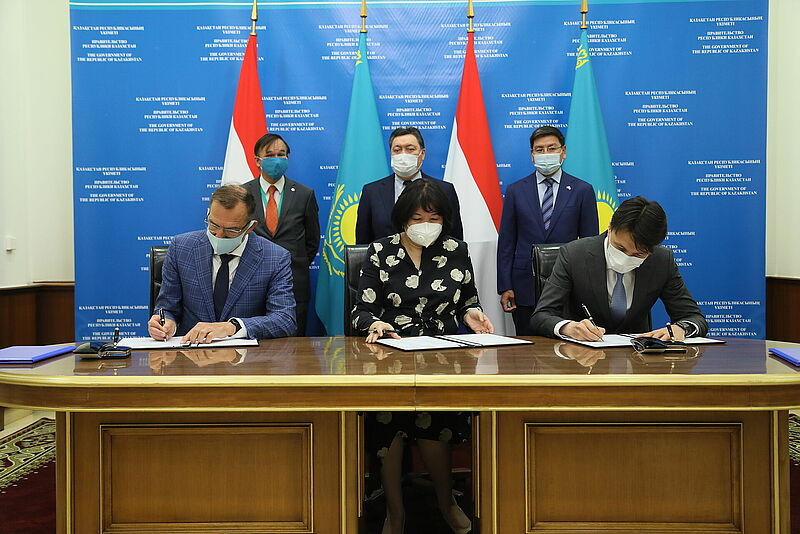 Signing_of_MOU_s_in_Kazakhstan.JPG
